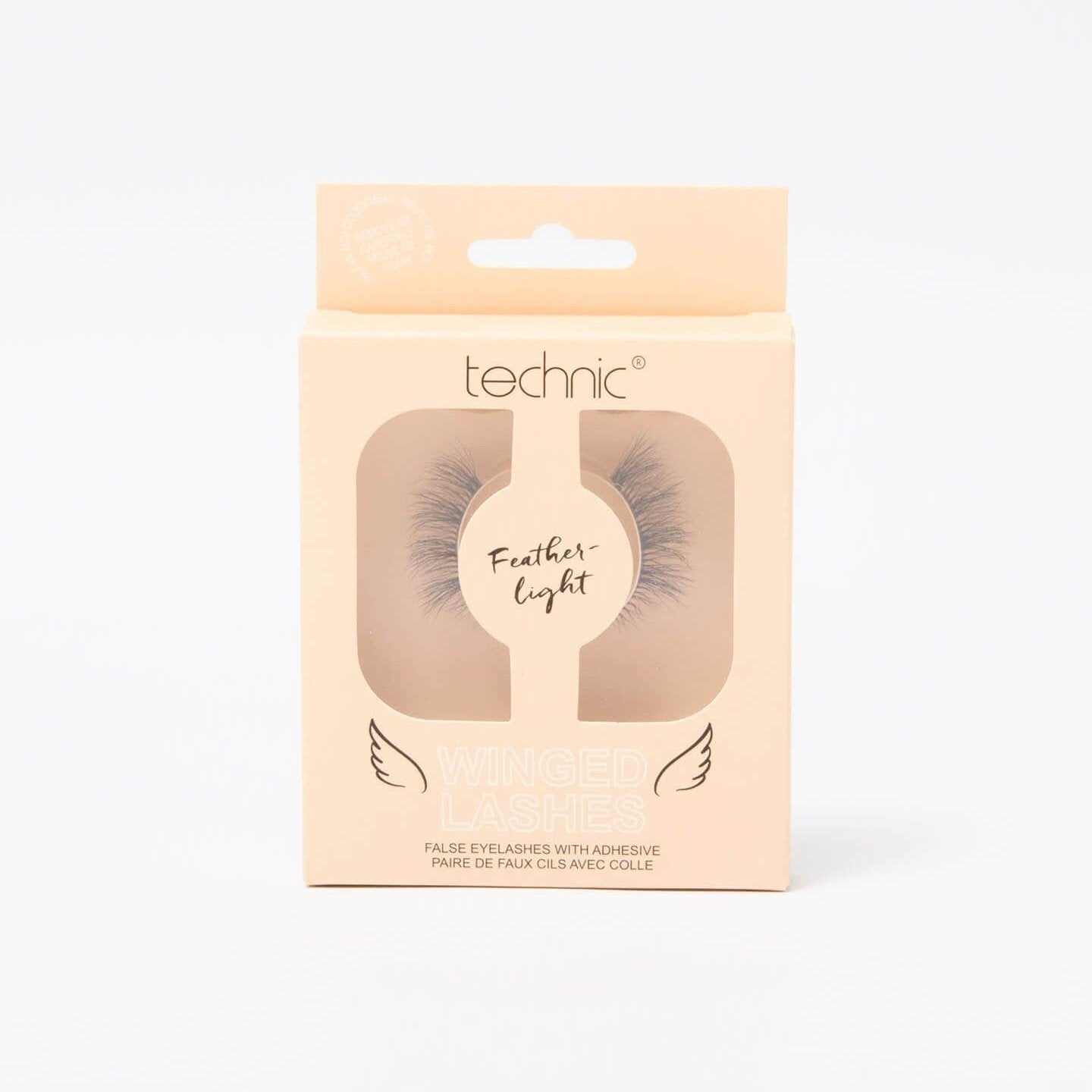 Winged lashes in the style Feather-light in a light yellow box in front of a white background.