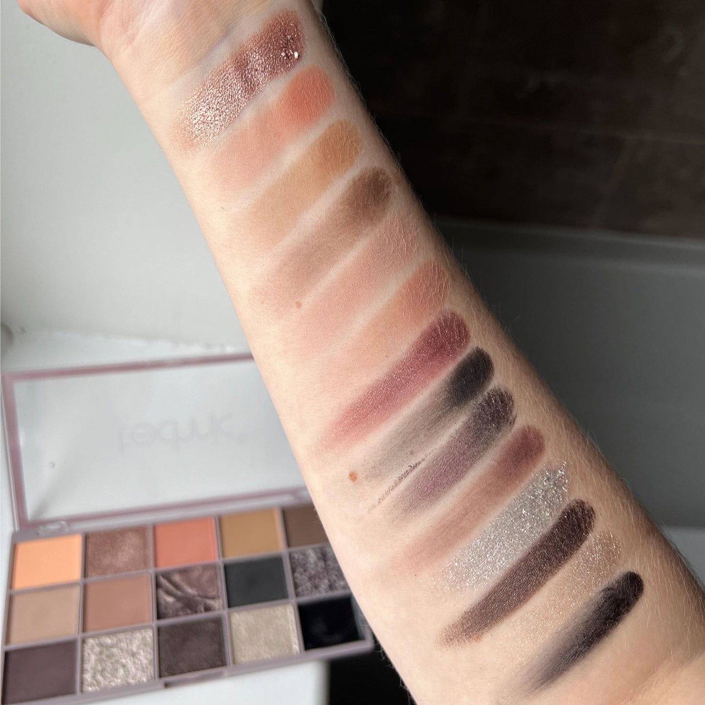 Technic Smokey Quartz Palette